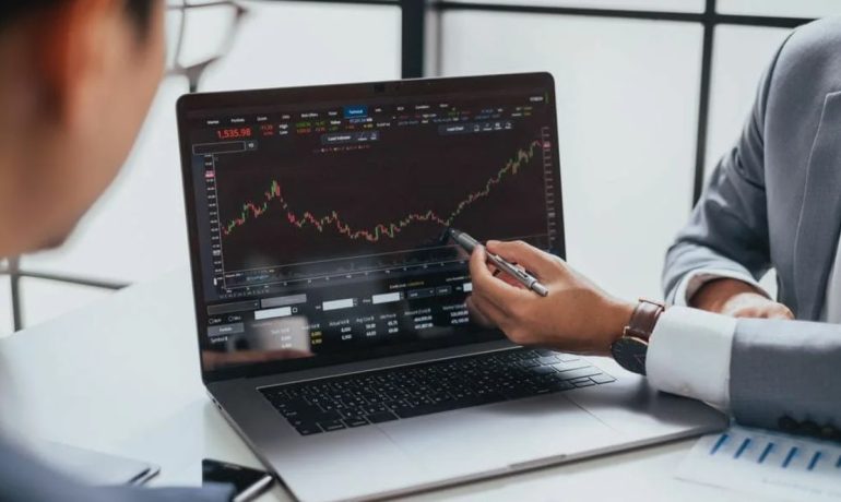 Investment Education: Battle of the Stock Market Simulators