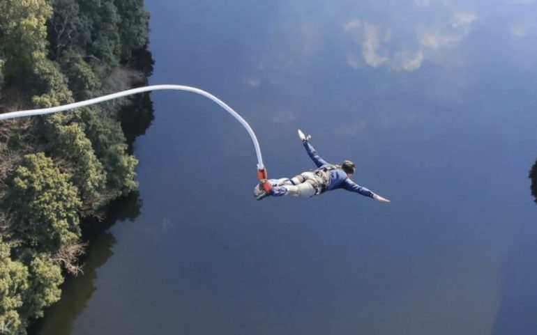 Air Resistance and Elasticity: Energy’s Escape Route in Bungee Jumps 