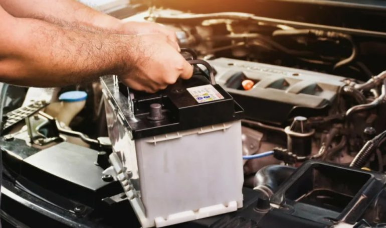 Risks and Surprises of Running a Car Battery Without a Plastic Tray