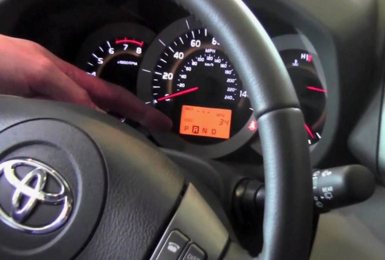 How to Detect Shifting Problems in Toyota RAV4